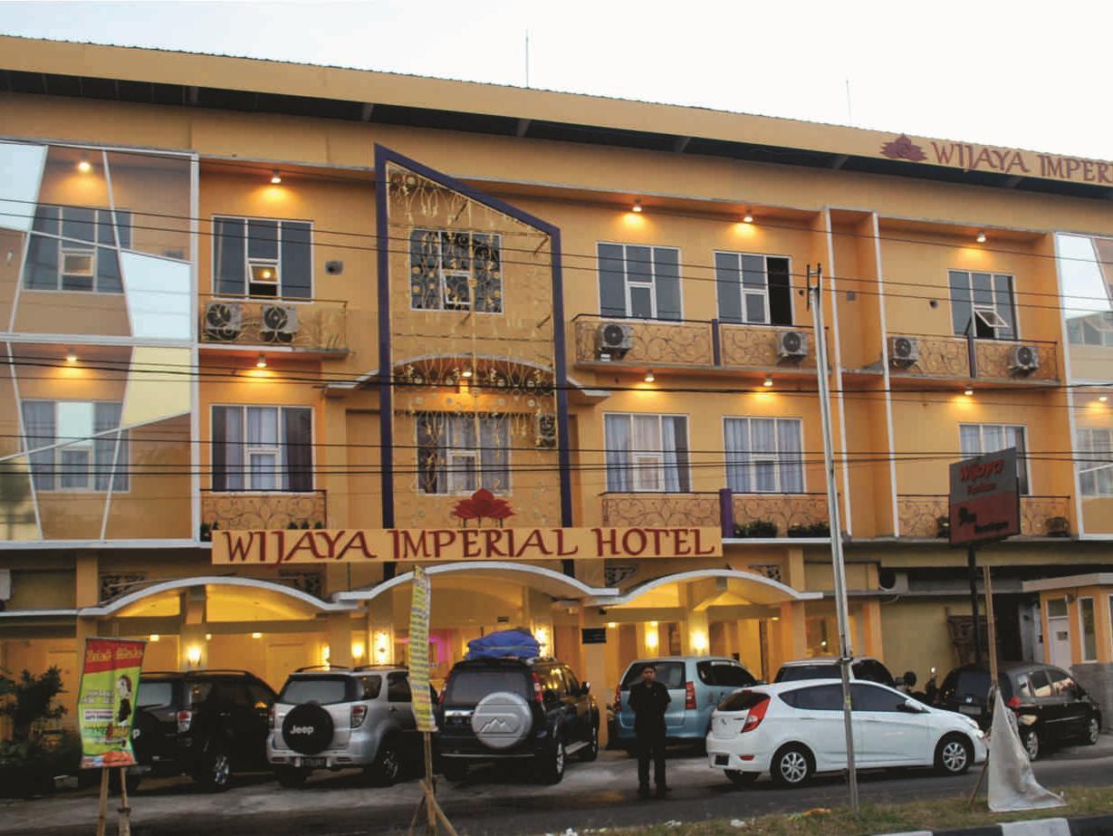 Wijaya Imperial Hotel Baturetno Exteriör bild