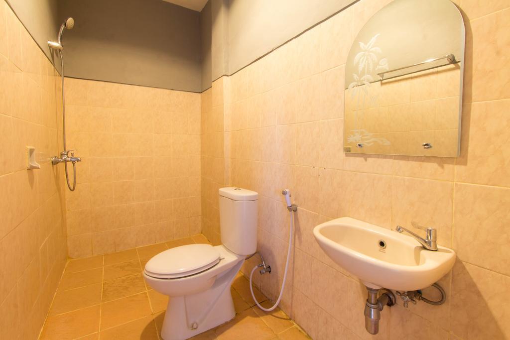 Wijaya Imperial Hotel Baturetno Rum bild