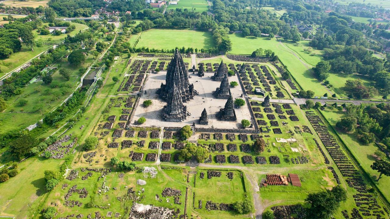 Wijaya Imperial Hotel Baturetno Exteriör bild