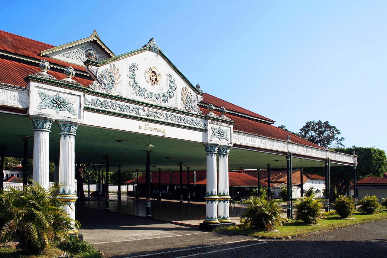 Wijaya Imperial Hotel Baturetno Exteriör bild